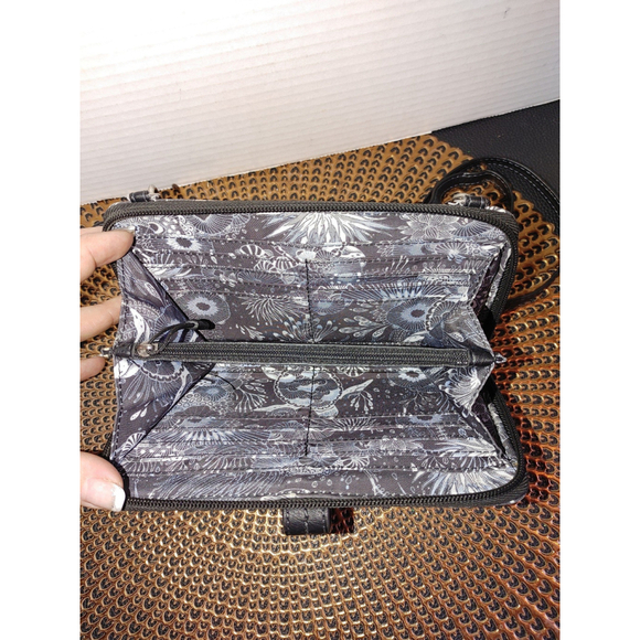 The Sak Iris Smartphone Crossbody Bag - Picture 5 of 9